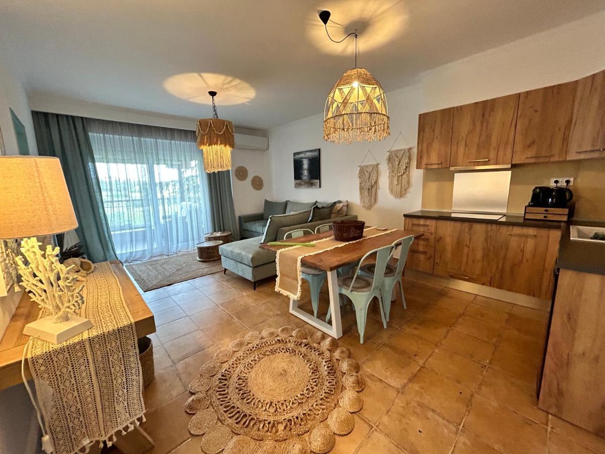 Calliopes By The Sea Boutique Suites Paralia Dionisiou Extérieur photo
